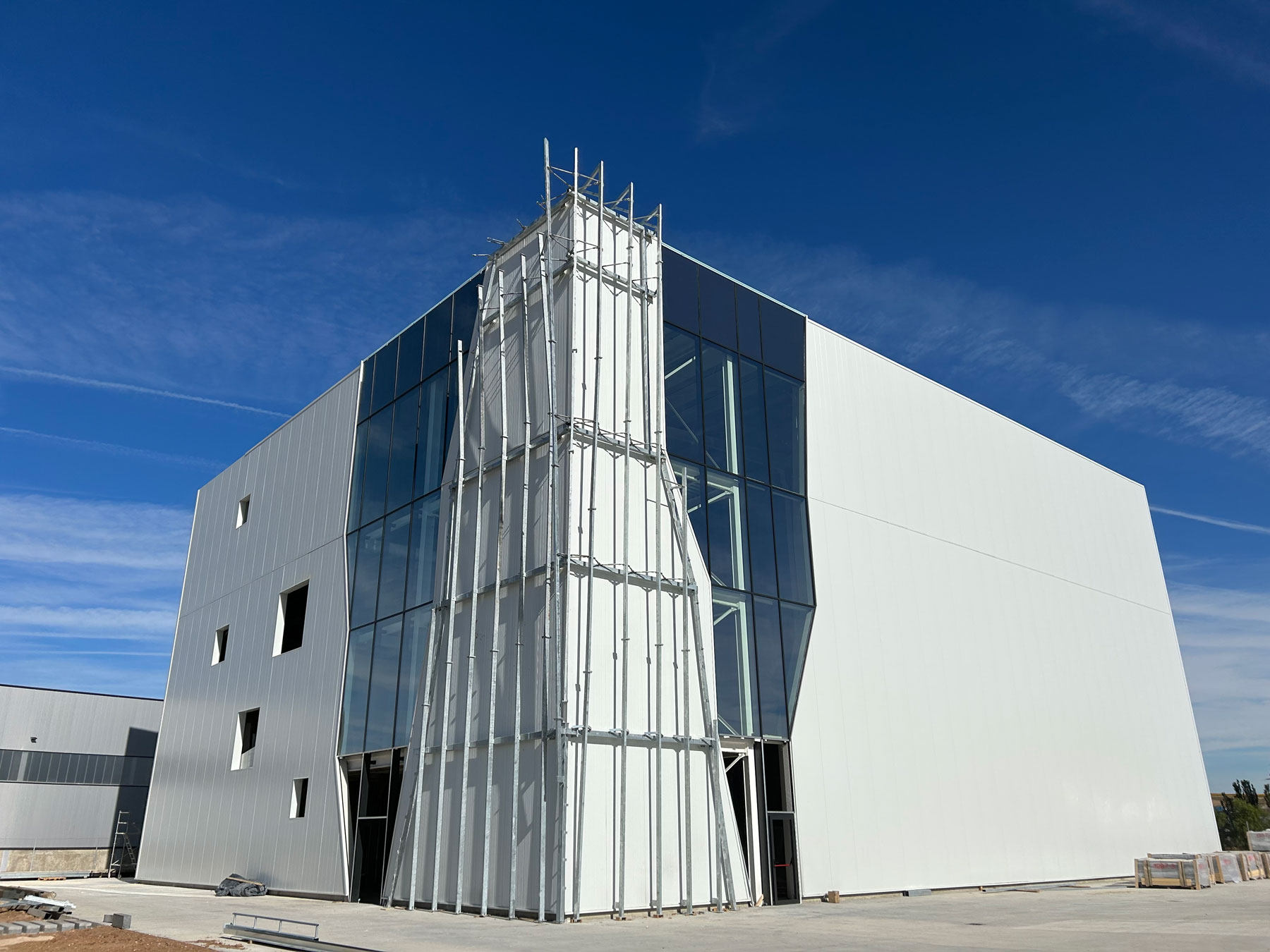 Aesthetics-Focused Gym with Outdoor Wall Underway in Spain