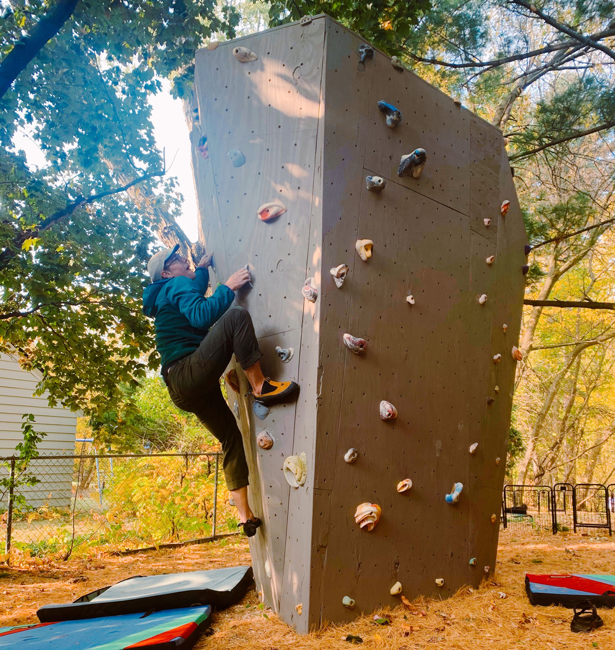 HWOW 34: Backyard Boulder With Infinite Traverse
