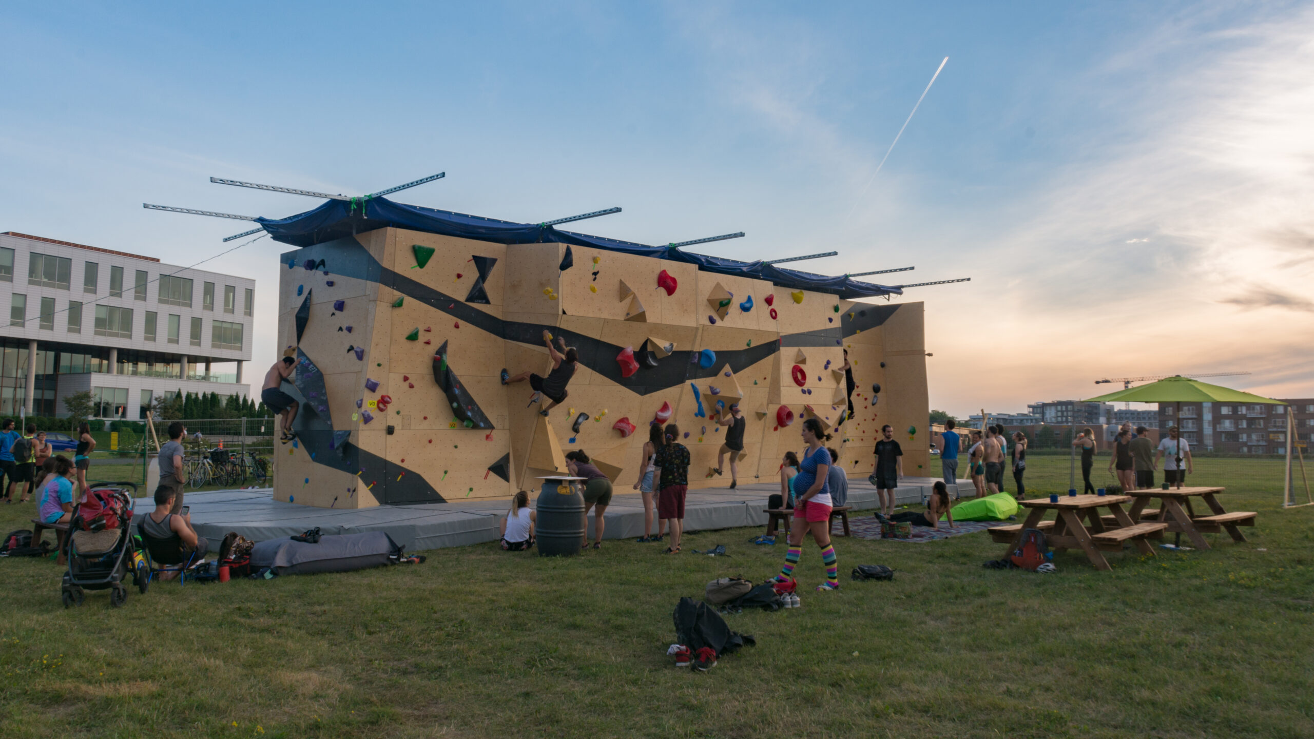 A Hip Take On Mobile Walls