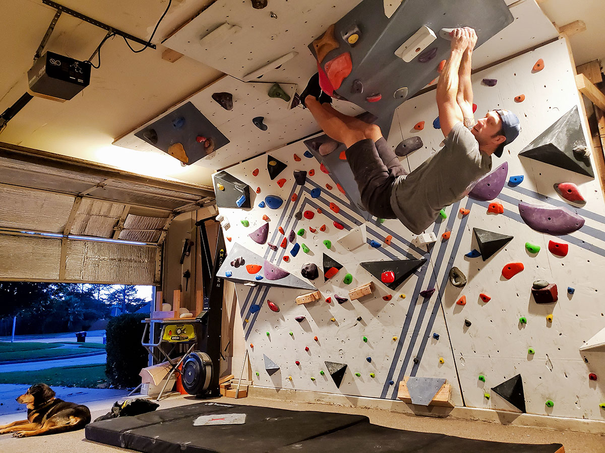 HWOW 53 – Volumes Add Dimension To This Garage Wall