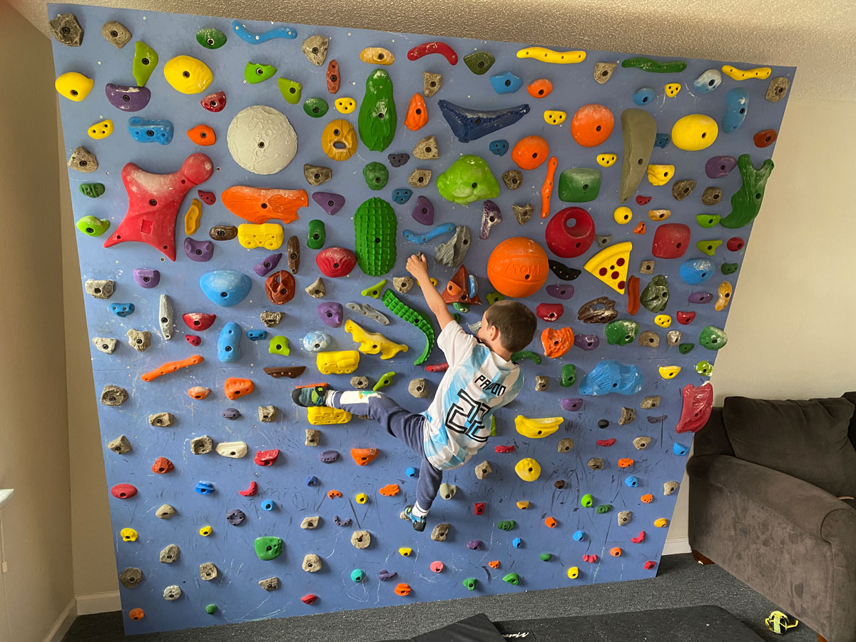 HWOW 44 – Living Room Homewall For The Kids