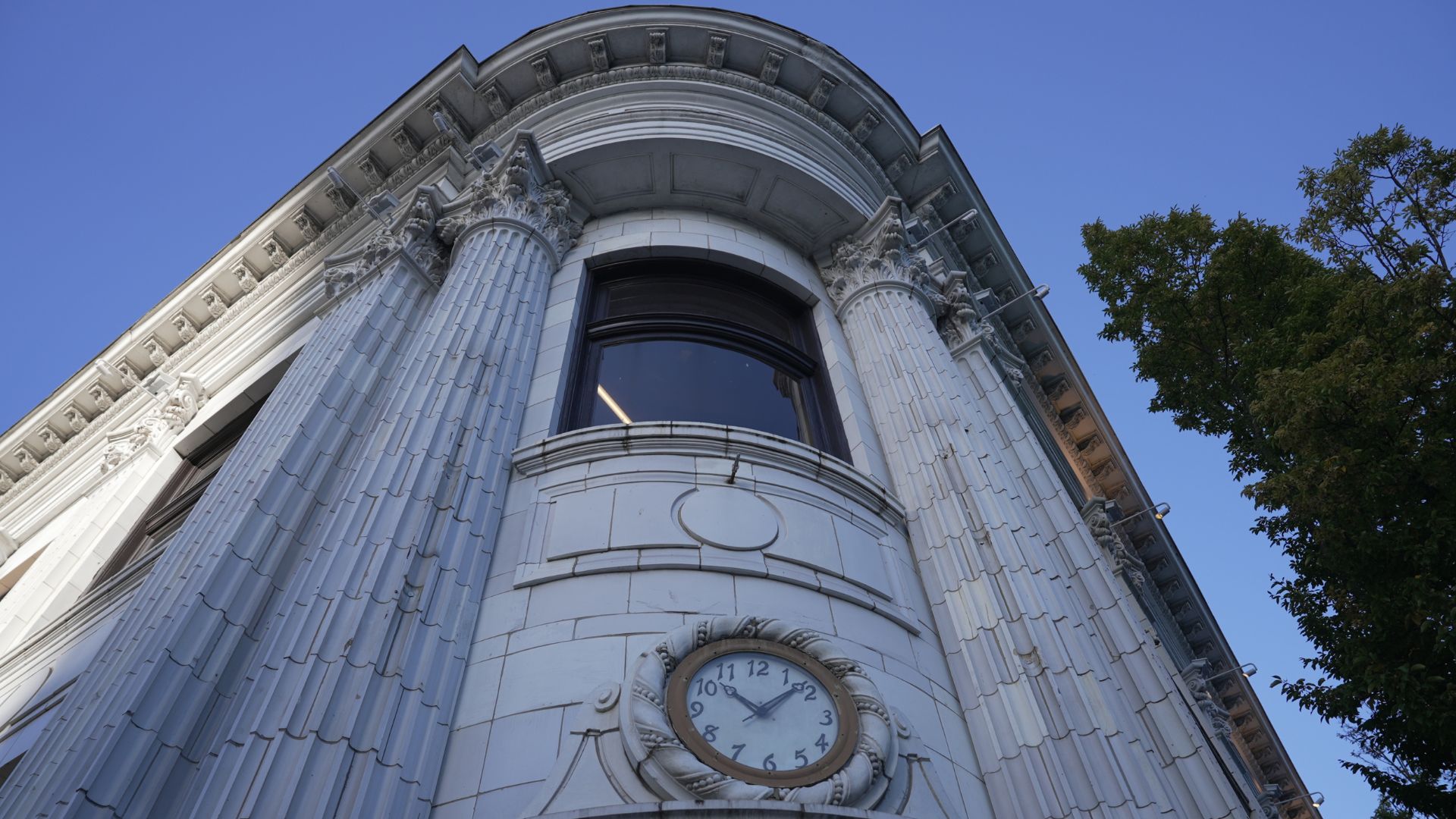 Former Bank Becomes Home of Newest Bouldering Project