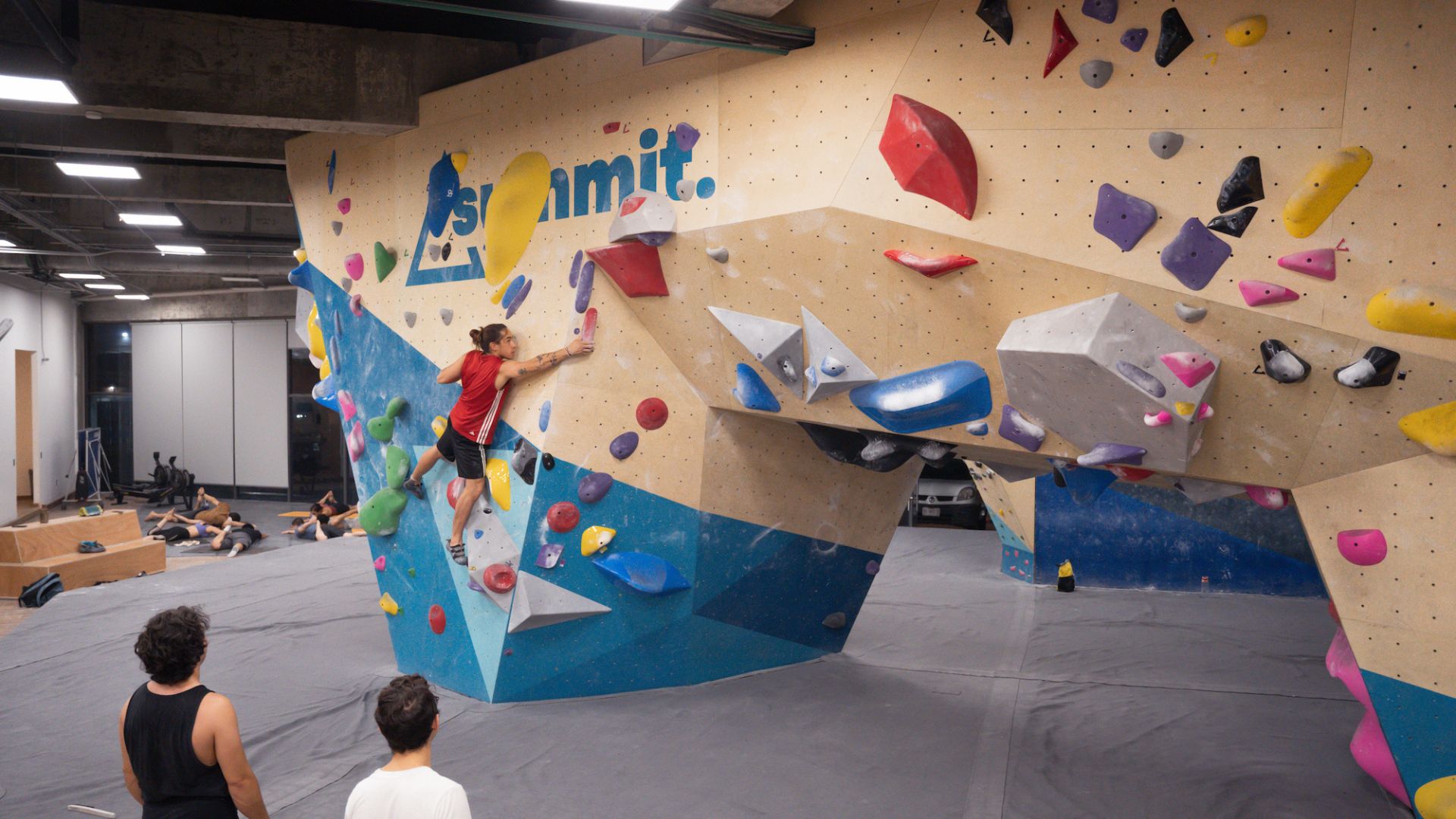 A Bouldering Gym Aiming to Grow the Sport in Guadalajara